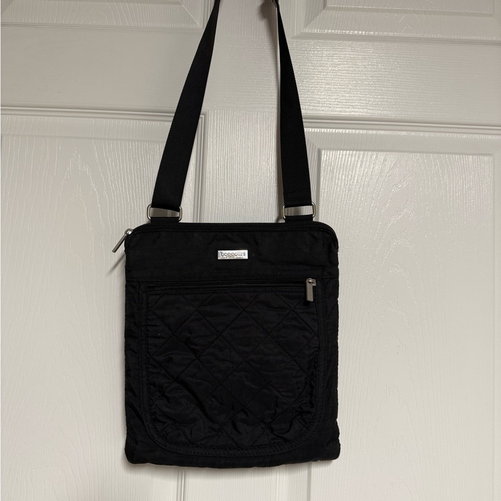 Baggallini Black Messenger Bag with Nylon Finish and Minimalist Design